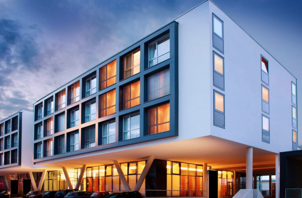 Leonardo Hotel Salzburg Airport (3 Stars)