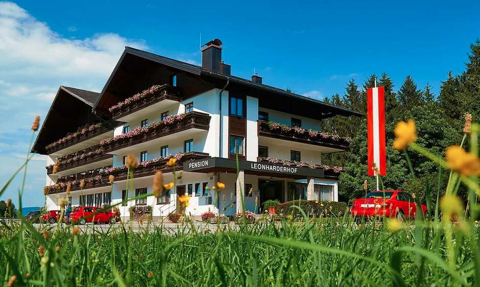 Pension Leonharderhof (3 Stars)
